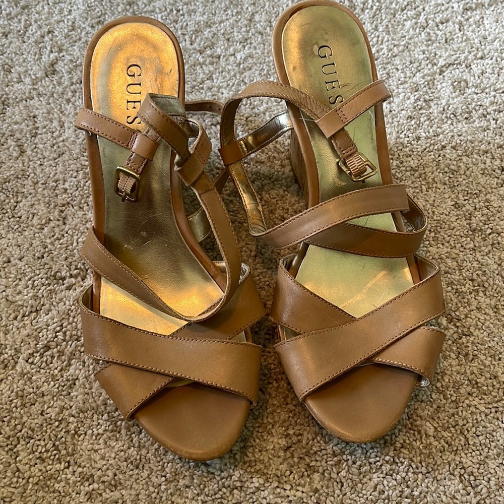 Guess brown/nude wedges
